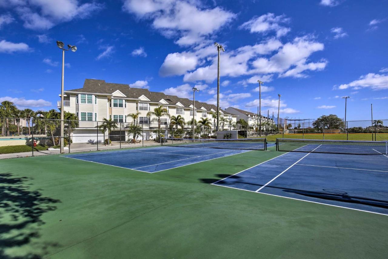 St Pete Condo With Heated Pool - Less Than 1 Mi To Beach! 세인트피트비치 외부 사진